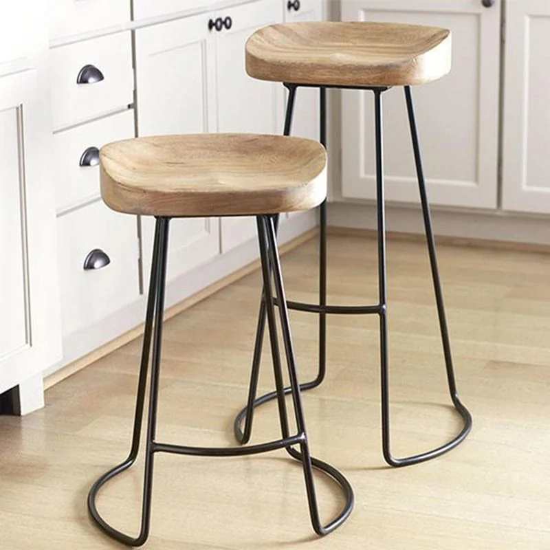 Moderne ijzeren barkruk met voetensteun. Keuken casual barkruk Clearhalo
