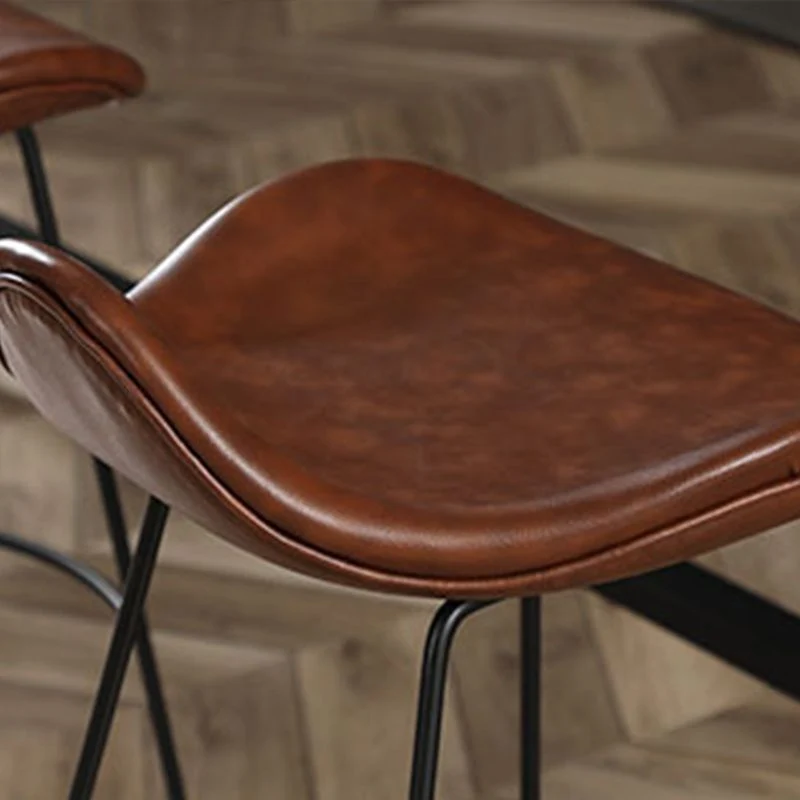Moderne leren armloze thuiskruk, barkruk met matte afwerking en voetsteun Clearhalo