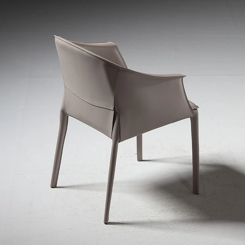 Moderne leren thuisstoel met armleuningen en matte afwerking Clearhalo