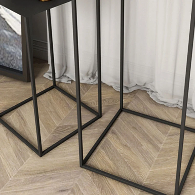 Moderne metalen bijzettafel met vierkant blad uit het midden van de eeuw en bijzettafel met ijzeren frame Clearhalo