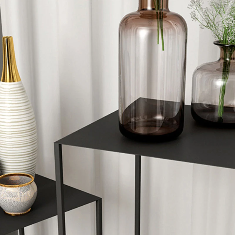 Moderne metalen bijzettafel met vierkant blad uit het midden van de eeuw en bijzettafel met ijzeren frame Clearhalo