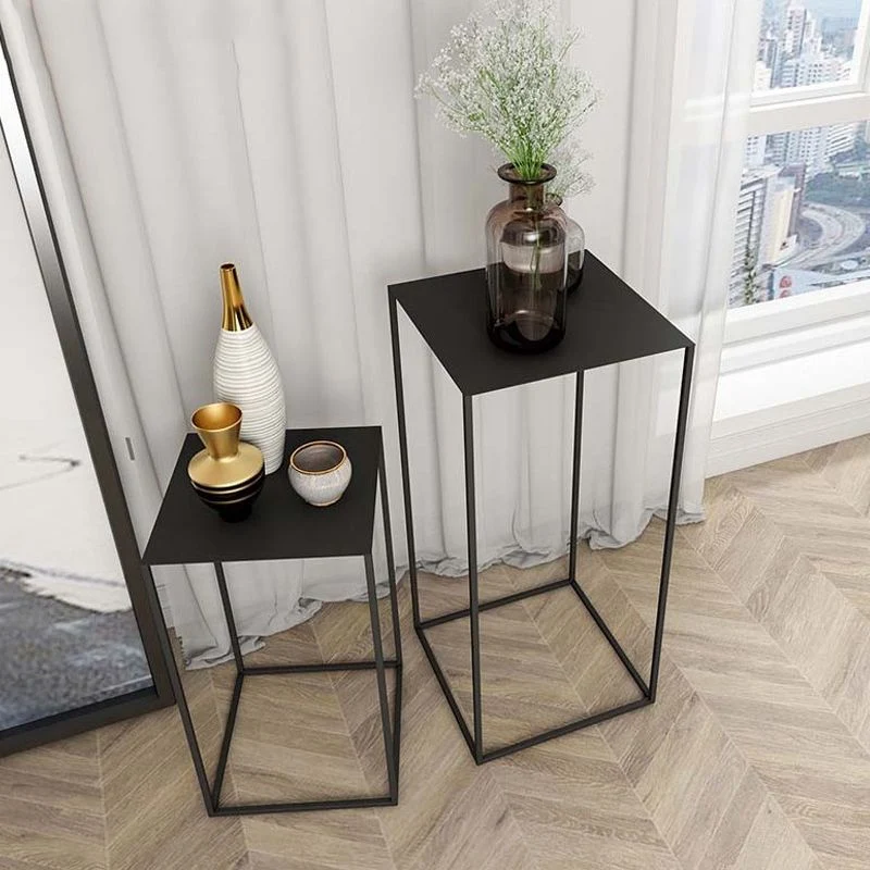 Moderne metalen bijzettafel met vierkant blad uit het midden van de eeuw en bijzettafel met ijzeren frame Clearhalo
