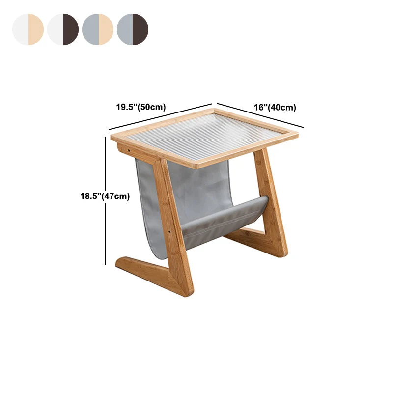 Moderne rechthoekige bijzettafel met glazen blad, houten abstracte basis en tijdschriftenhouder Clearhalo