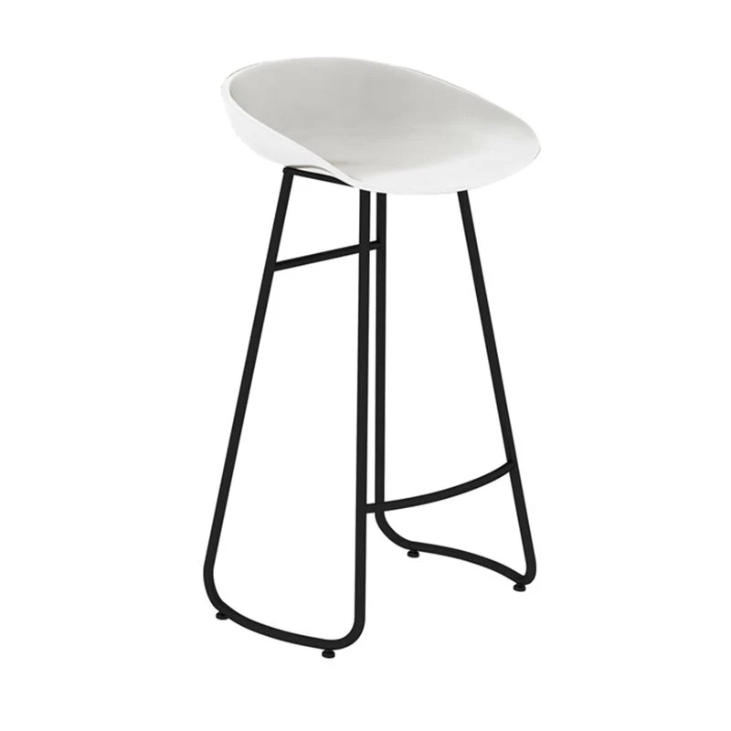 Moderne rugleuning armloze tegenkruk ijzeren barkruk met acryl zitting en pedaal voor café Clearhalo