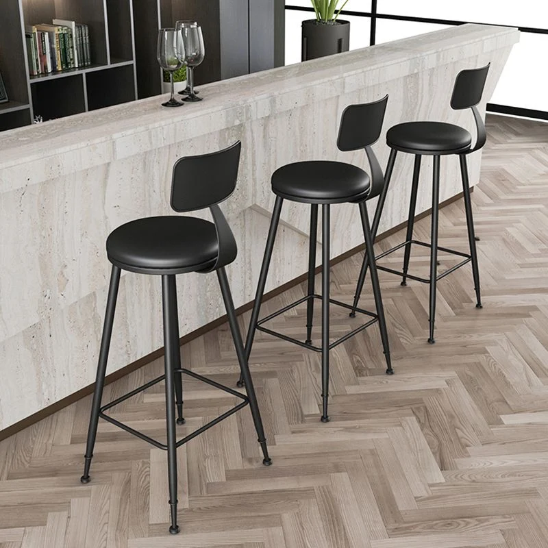 Moderne rugleuning armloze tegenkruk ijzeren barkruk met leren kussen voor eetkamer Clearhalo