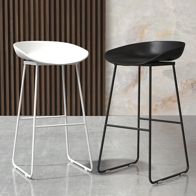 Moderne rugleuning-tegenkruk, ijzeren café-barkruk met zitting van acryl Clearhalo