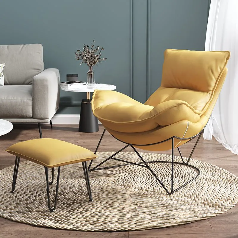 Moderne schommelstoel met stoffen bekleding en metalen frame voor binnen Clearhalo