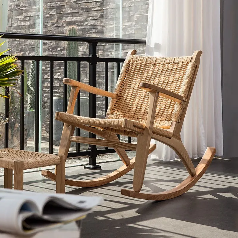 Moderne stijl houten basis schommelstoel vrije tijd chaise luie stoel voor balkon Clearhalo
