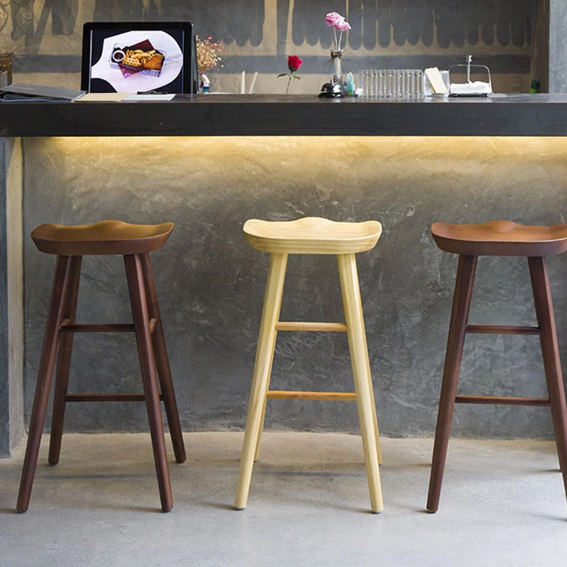 Moderne stijl houten zadelzitbarkrukken Rugloze krukken met houten poten Clearhalo