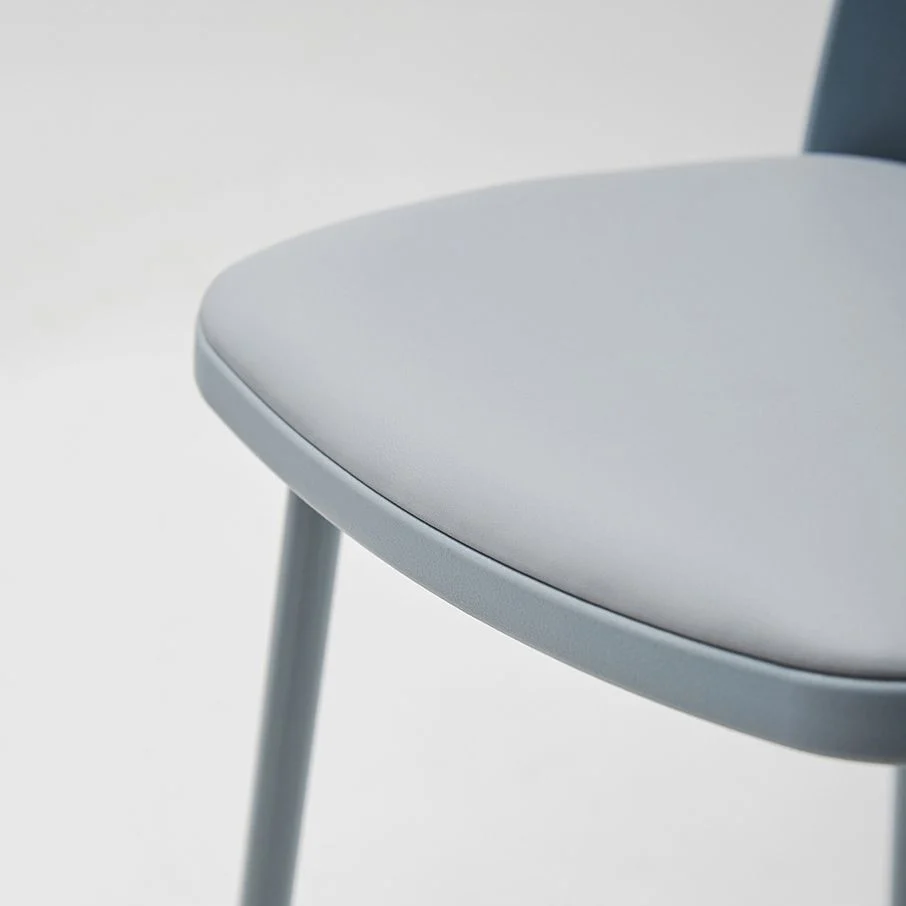 Moderne stijl PU-lederen barkruk met vierkante zitting en barkruk met metalen poten Clearhalo