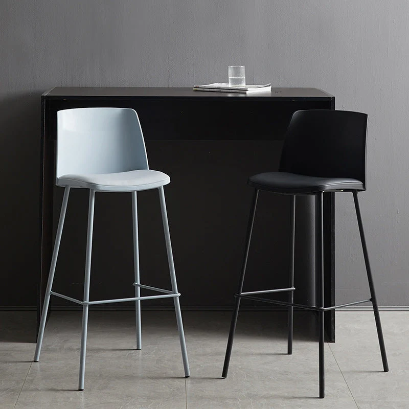 Moderne stijl PU-lederen barkruk met vierkante zitting en barkruk met metalen poten Clearhalo