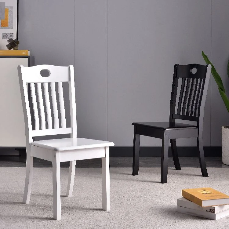 Moderne stoel met lattenbodem van rubberwood en mat afgewerkte houten eetkamerstoel Clearhalo