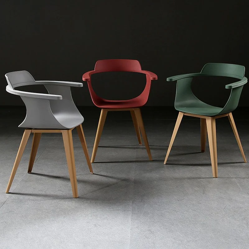 Moderne stoel met open achterkant, kunststof fauteuil met metalen onderstel voor eetkamer Clearhalo