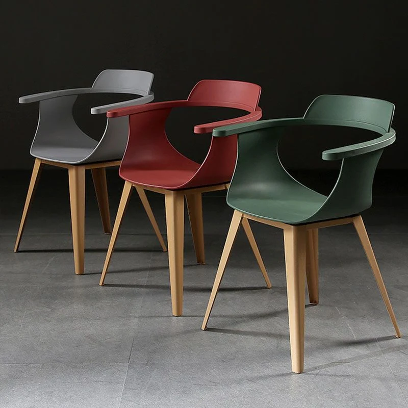 Moderne stoel met open achterkant, kunststof fauteuil met metalen onderstel voor eetkamer Clearhalo