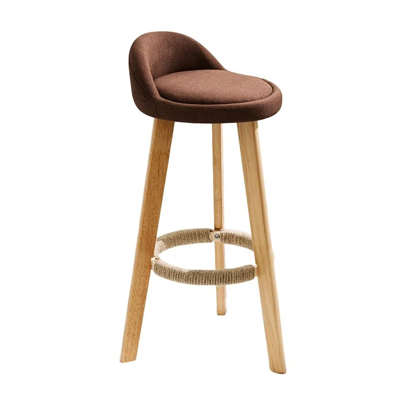 Moderne stoffen voetsteun barkruk binnen, ronde tegenkruk met lage rug en houten poten Clearhalo