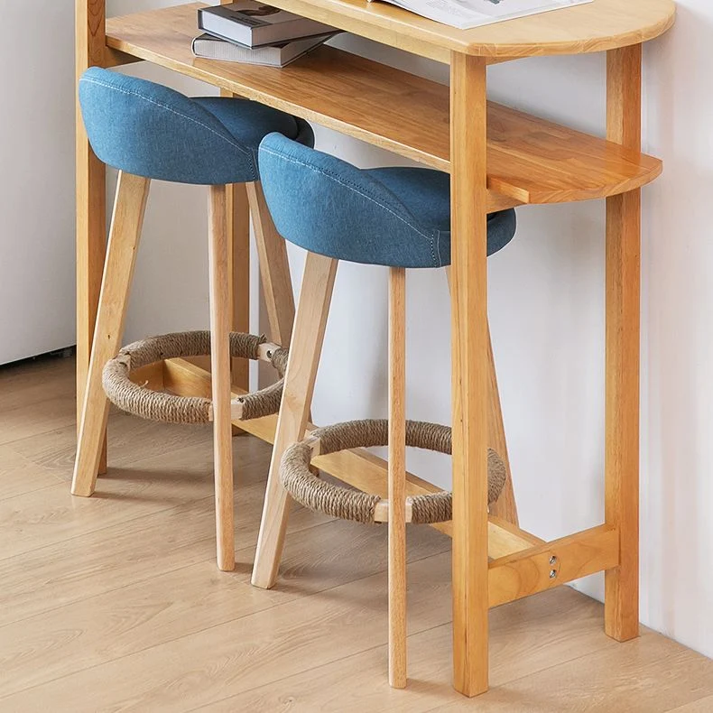 Moderne stoffen voetsteun barkruk binnen, ronde tegenkruk met lage rug en houten poten Clearhalo
