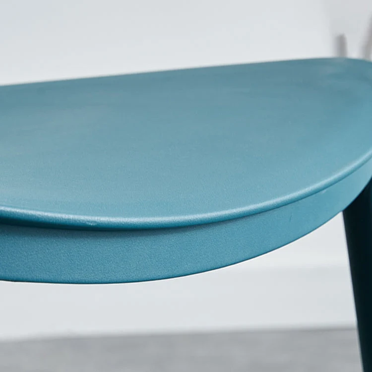 Plastic Scandinavische stoel voor binnen en buiten met open achterkant Clearhalo