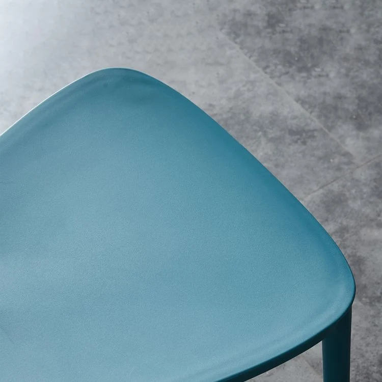 Plastic Scandinavische stoel voor binnen en buiten met open achterkant Clearhalo