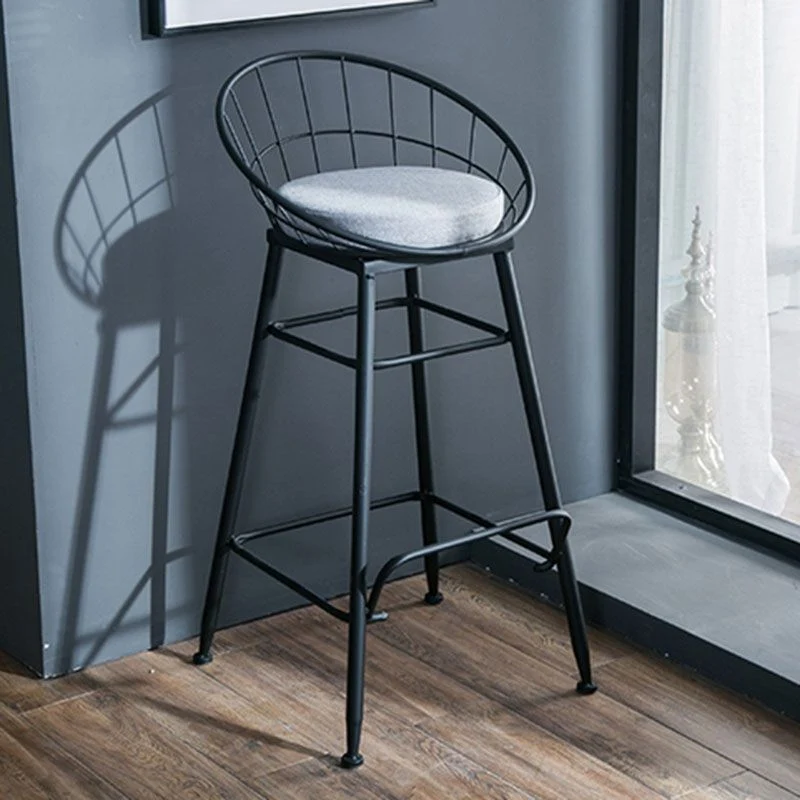 Scandinavisch design emmer-tegenkruk voor thuis Gestoffeerde barkrukken met metalen voet Clearhalo