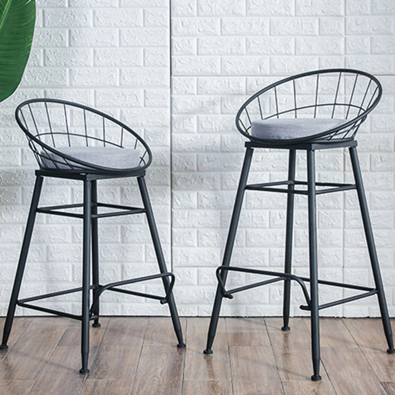 Scandinavisch design emmer-tegenkruk voor thuis Gestoffeerde barkrukken met metalen voet Clearhalo