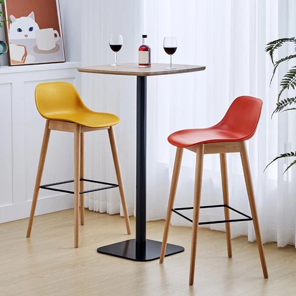Scandinavische armloze barkrukken Kunststof barkruk met lage rugleuning en 4 beukenhouten poten Clearhalo