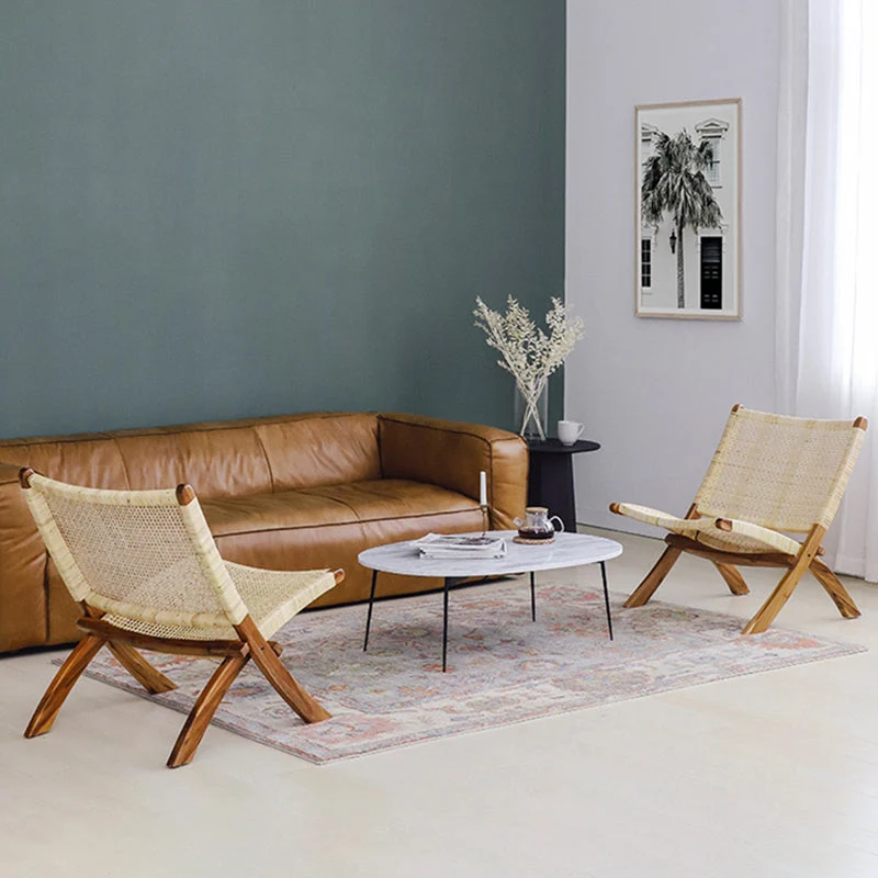 Scandinavische enkele ergonomische fauteuil met poten van hout, effen kleur Clearhalo