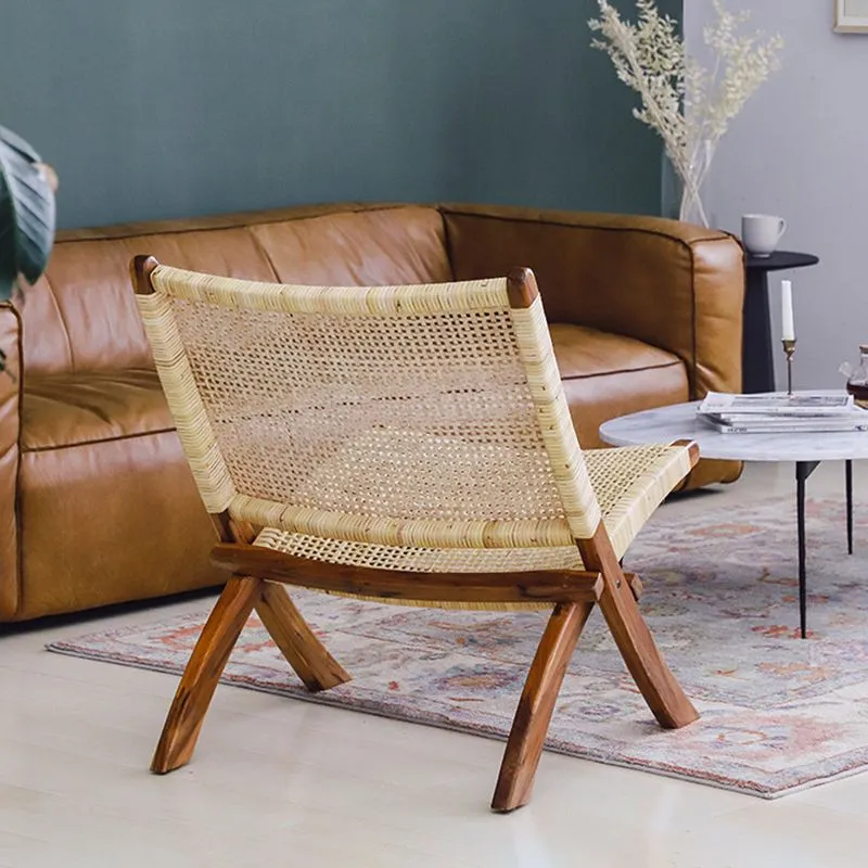 Scandinavische enkele ergonomische fauteuil met poten van hout, effen kleur Clearhalo