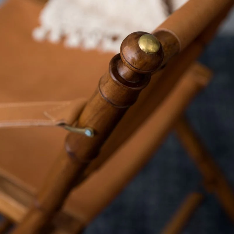 Scandinavische ergonomische fauteuil met massief houten poten, echt leer Clearhalo