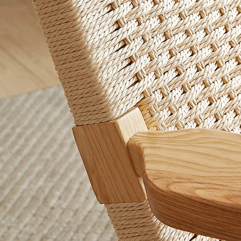 Scandinavische fauteuil met houten accent Accentfauteuil met massief houten frame Clearhalo