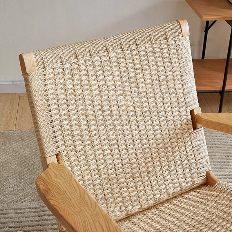 Scandinavische fauteuil met houten accent Accentfauteuil met massief houten frame Clearhalo