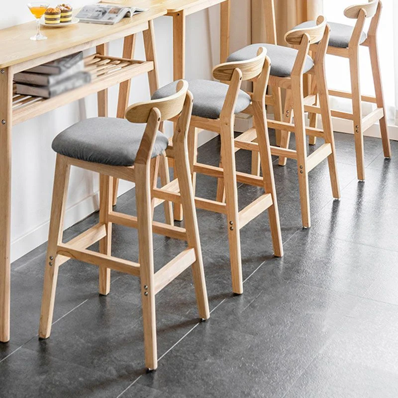 Scandinavische houten gestoffeerde counterkrukken Barkrukken met natuurlijke rugleuning en voetensteun Clearhalo