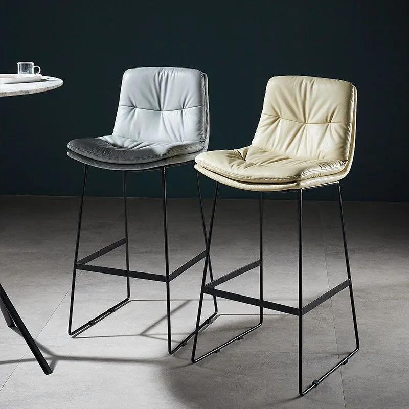 Scandinavische lederen barkruk met matte afwerking, restaurant gestoffeerde kruk Clearhalo