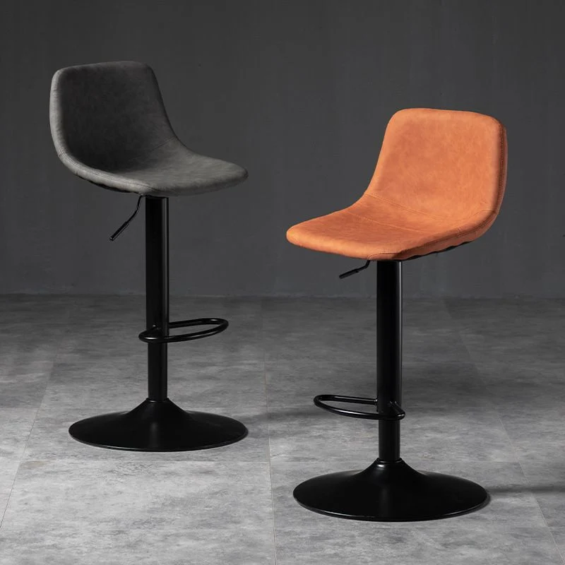Scandinavische metalen barkruk van kunstleer met lage rugleuning Clearhalo