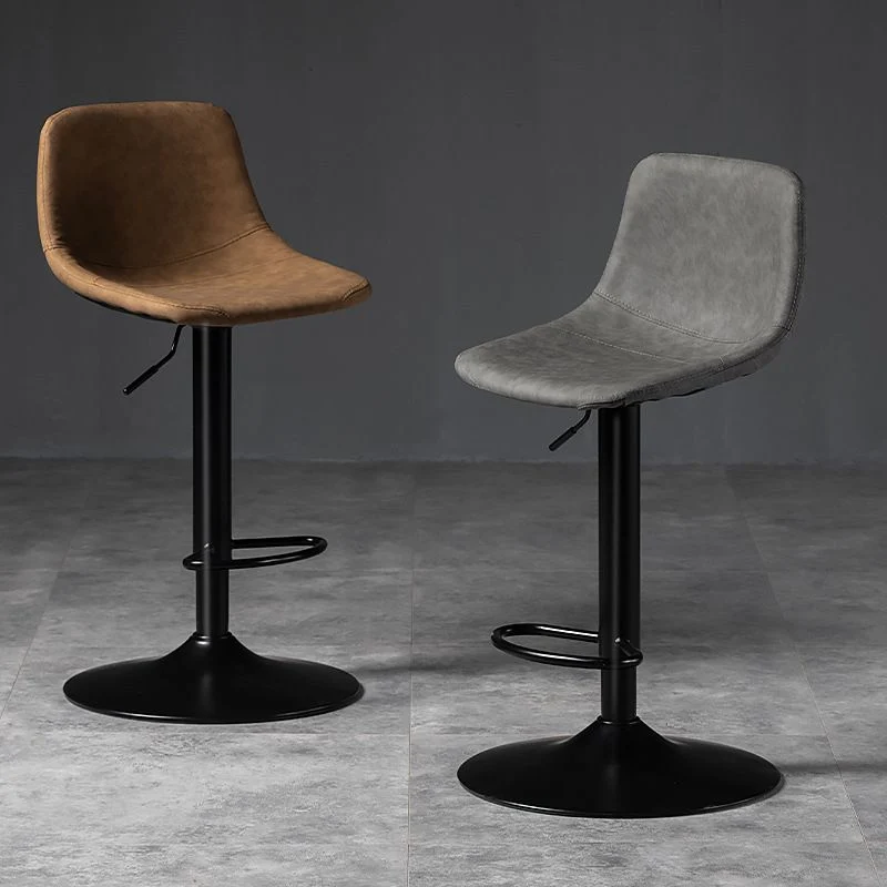 Scandinavische metalen barkruk van kunstleer met lage rugleuning Clearhalo