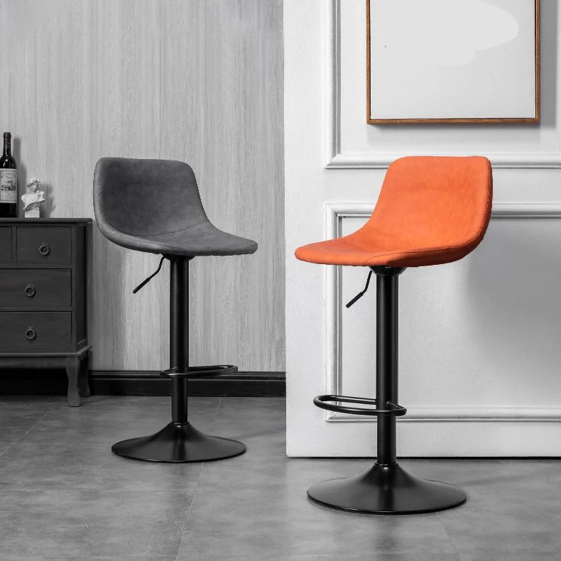 Scandinavische metalen kruk, kunstleer gestoffeerde toonbankkruk met matte afwerking voor binnen Clearhalo