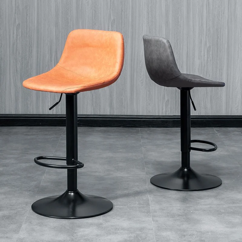 Scandinavische metalen kruk, kunstleer gestoffeerde toonbankkruk met matte afwerking voor binnen Clearhalo