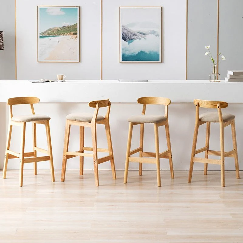 Scandinavische Milk Tea Shop Rubberwood kruk, matte afwerking, gestoffeerde barkrukken Clearhalo