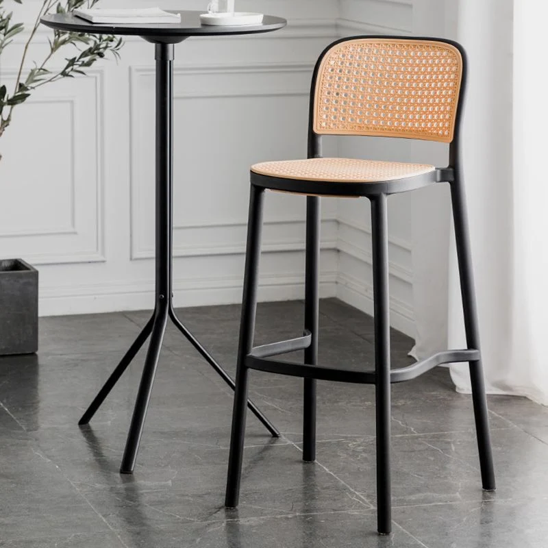Scandinavische tegenkruk met rugleuning en metalen onderstel, kunststof armloze barstoel Clearhalo