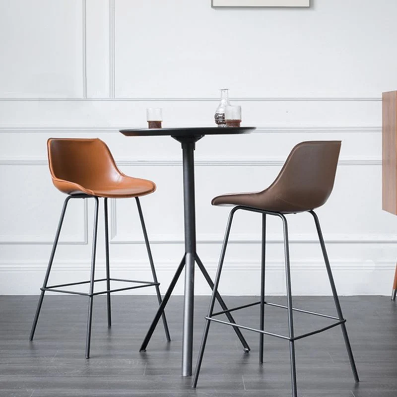 Zwart metalen leren barkruk Scandinavische Bristol-tegenkruk met lage rugleuning en kuipstoel Clearhalo