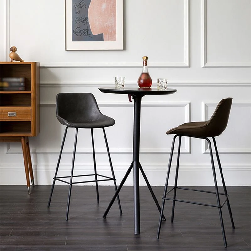 Zwart metalen leren barkruk Scandinavische Bristol-tegenkruk met lage rugleuning en kuipstoel Clearhalo