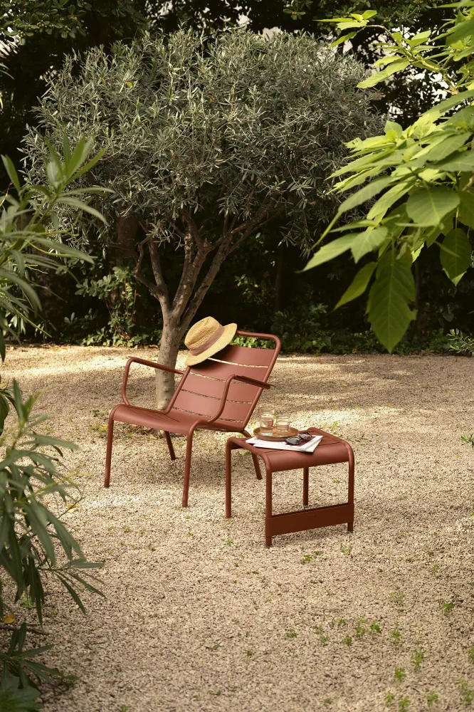 Fermob Luxembourg Low loungestoel met arm Chili
