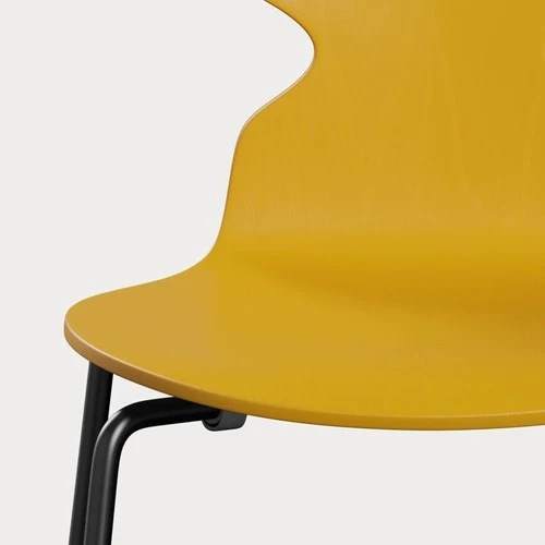 Fritz Hansen ANT eetkamerstoel black ash coloured True Yellow