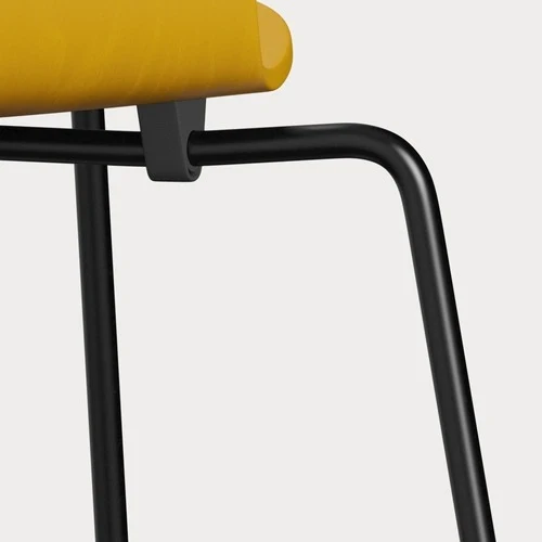 Fritz Hansen ANT eetkamerstoel black ash coloured True Yellow