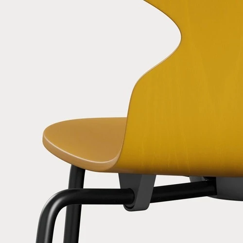 Fritz Hansen ANT eetkamerstoel black ash coloured True Yellow