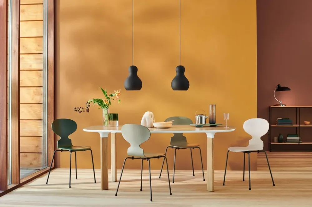 Fritz Hansen ANT eetkamerstoel black ash lacquered White