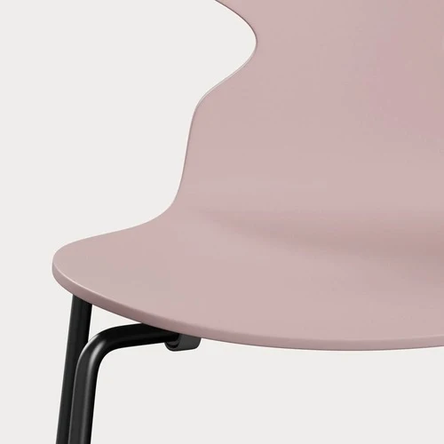 Fritz Hansen ANT eetkamerstoel black ash lacquered Pale Rose