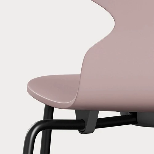 Fritz Hansen ANT eetkamerstoel black ash lacquered Pale Rose