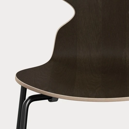 Fritz Hansen ANT eetkamerstoel black clear lacquered dark stained oak