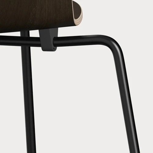 Fritz Hansen ANT eetkamerstoel black clear lacquered dark stained oak