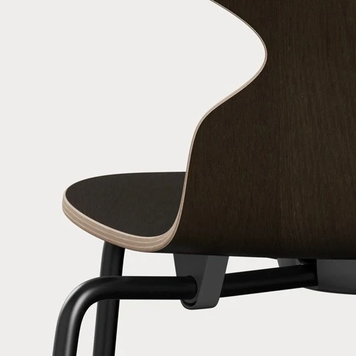 Fritz Hansen ANT eetkamerstoel black clear lacquered dark stained oak